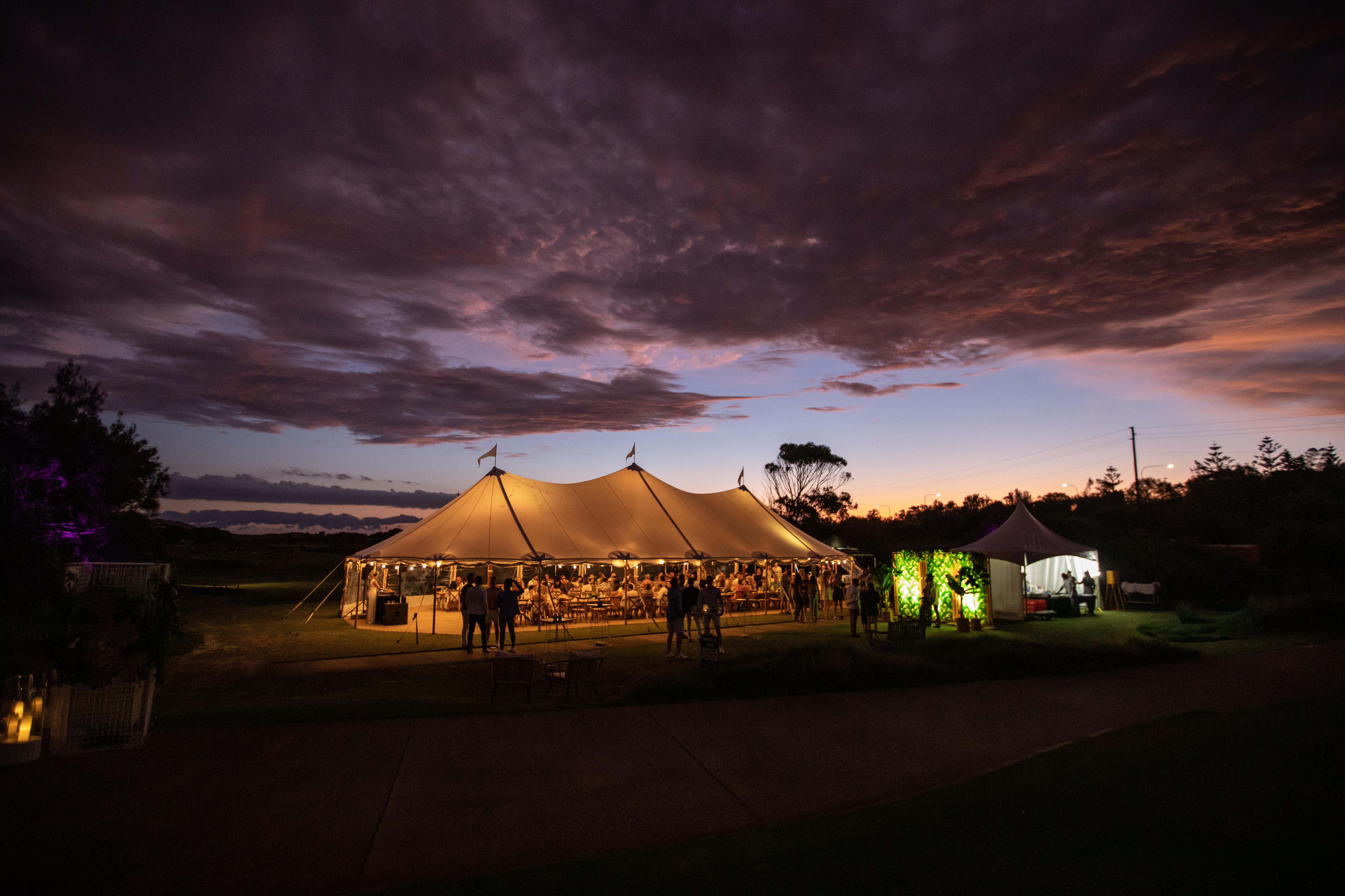 Pullman Magenta Shores Resort Entrance Buitenkant foto The tent at the 2011 Australian Open