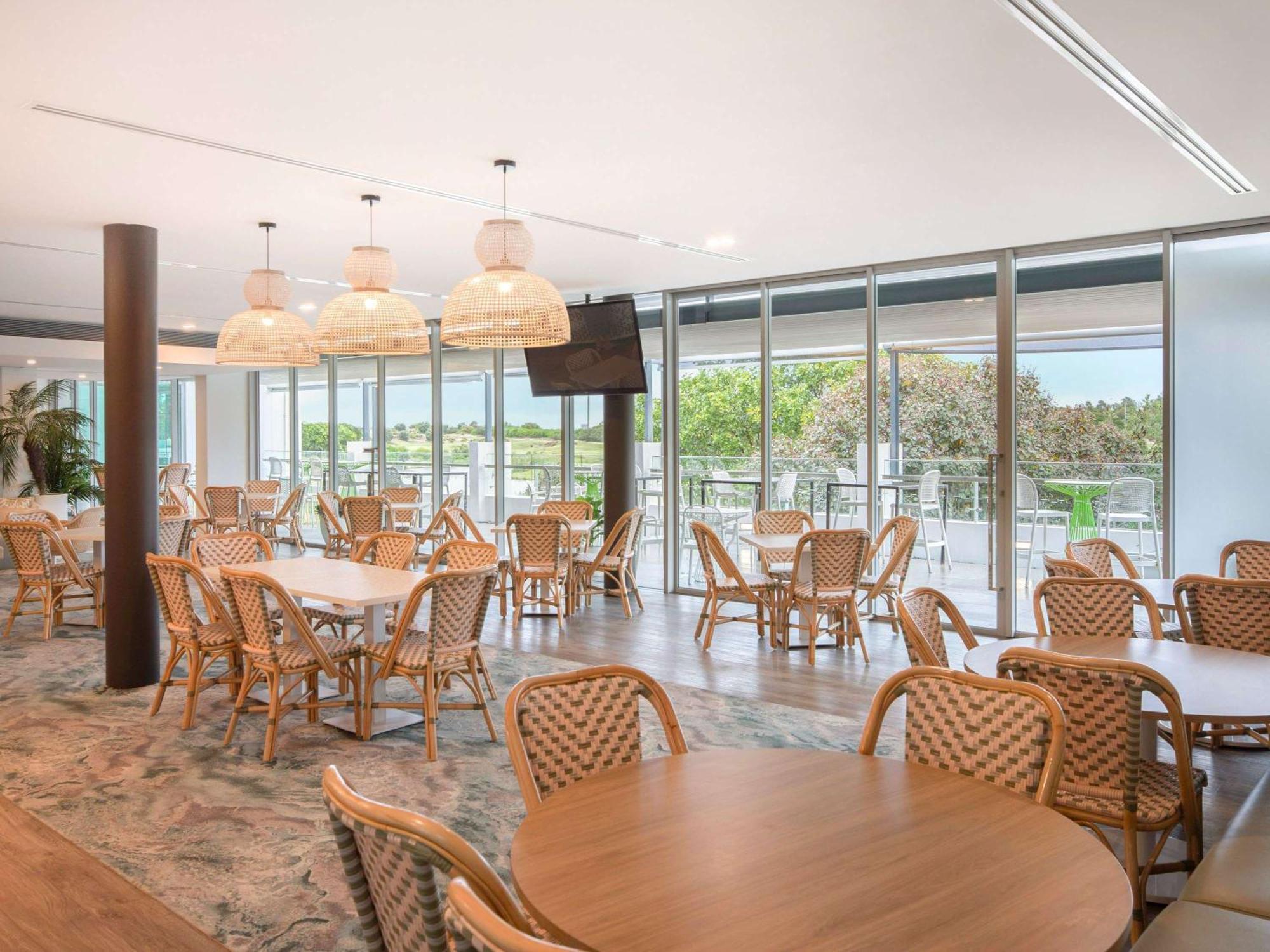 Pullman Magenta Shores Resort Entrance Buitenkant foto The River Club