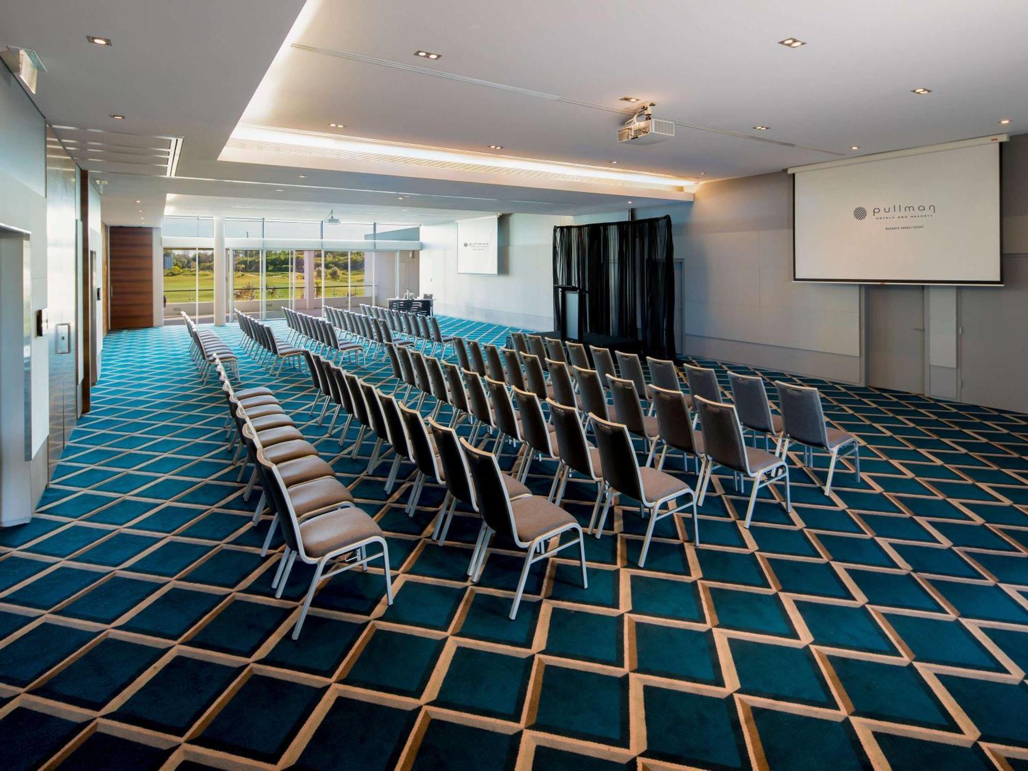 Pullman Magenta Shores Resort Entrance Buitenkant foto The Auditorium