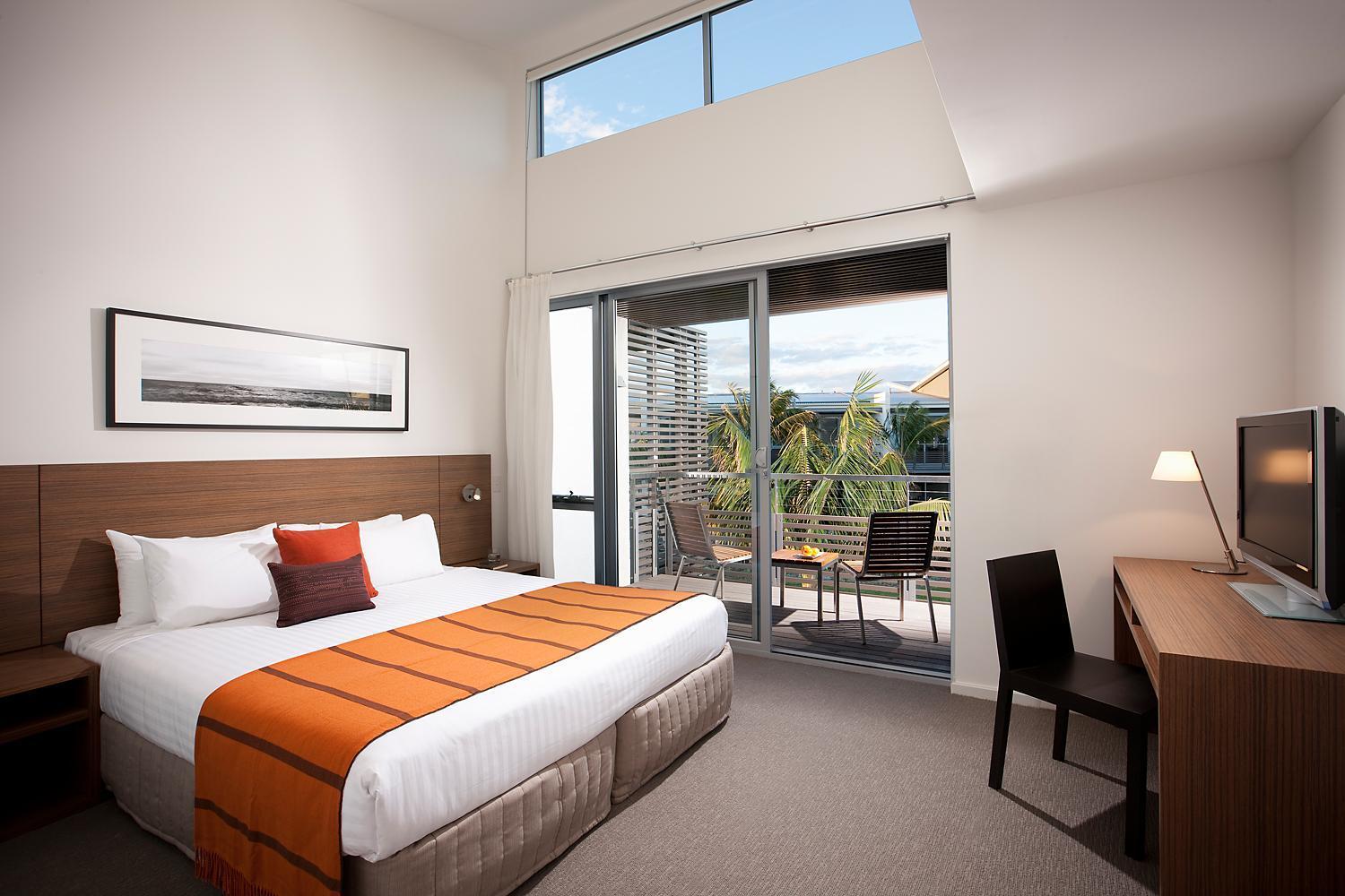 Pullman Magenta Shores Resort Entrance Buitenkant foto A typical room at the Mantra Crown Towers