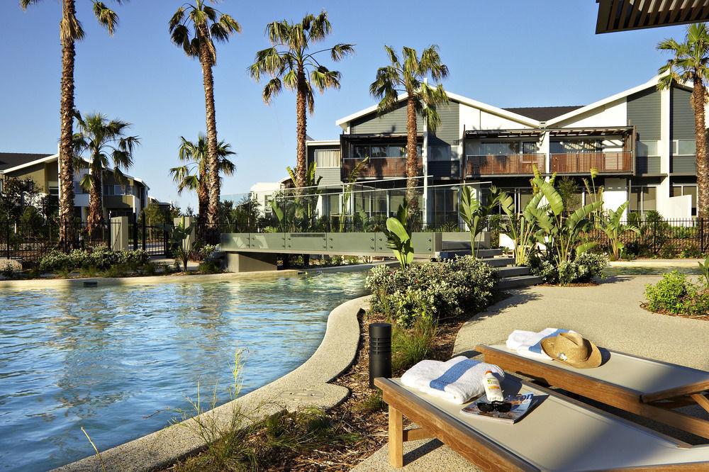 Pullman Magenta Shores Resort Entrance Buitenkant foto The resort's pool
